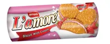 L'amore Sandwich Biscuit with Strawberry Cream
