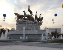 10 Horse Monument