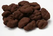 Gragea de nuez recubierta de chocolate con cacao en polvo