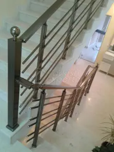 RAILING SYSTEM FOR STAIRCASE LADDER