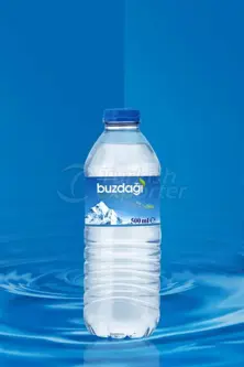 Botella de plástico con agua 550ML