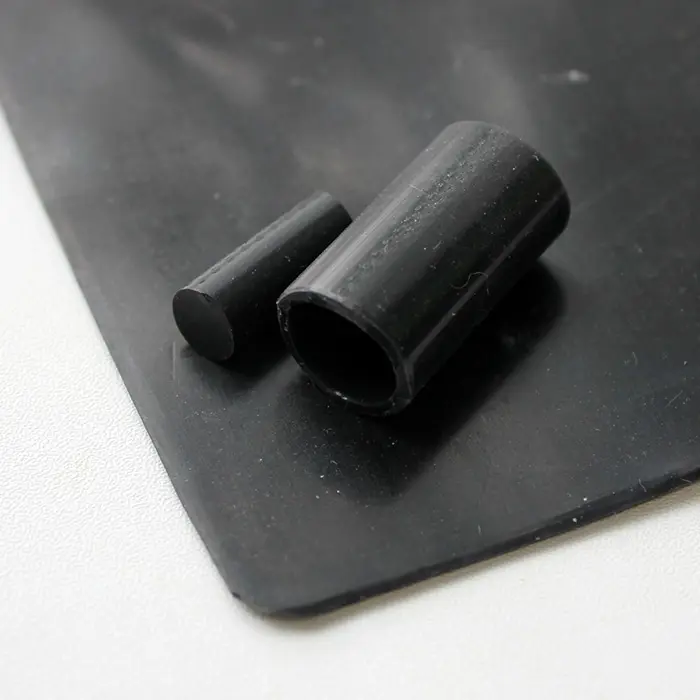 Produits techniques en caoutchouc à base de silicones conducteurs