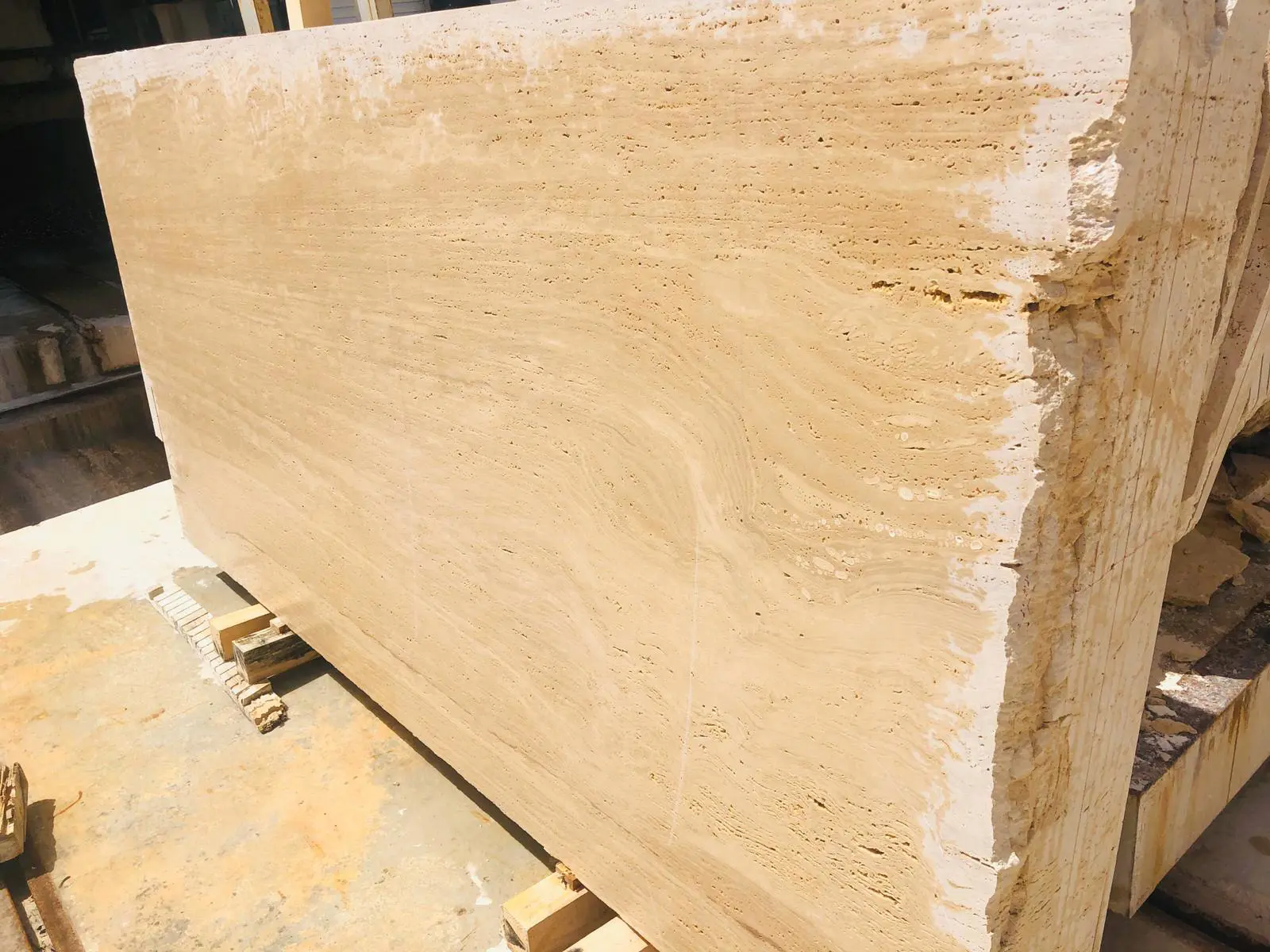 VEINCUT TRAVERTINE