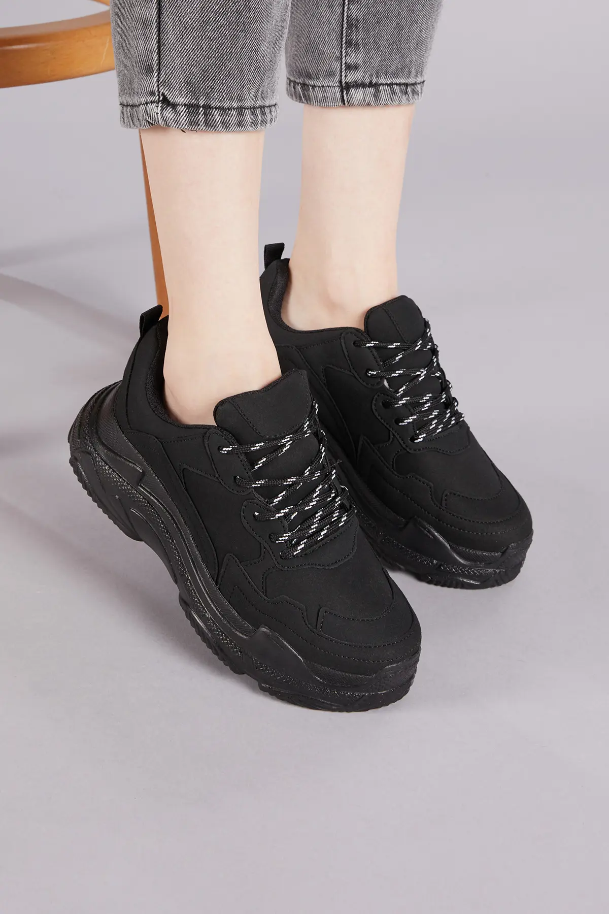 Женские кроссовки на платформе