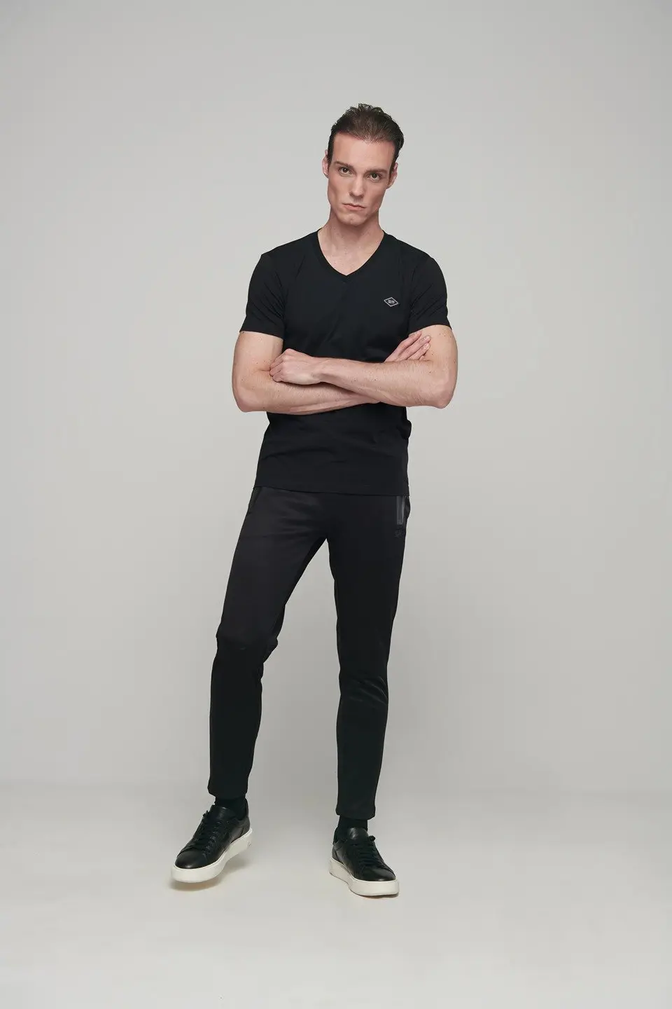 V-NECK ARMA DETAILED BASIC T-SHIRT SPECIAL SUPIMA