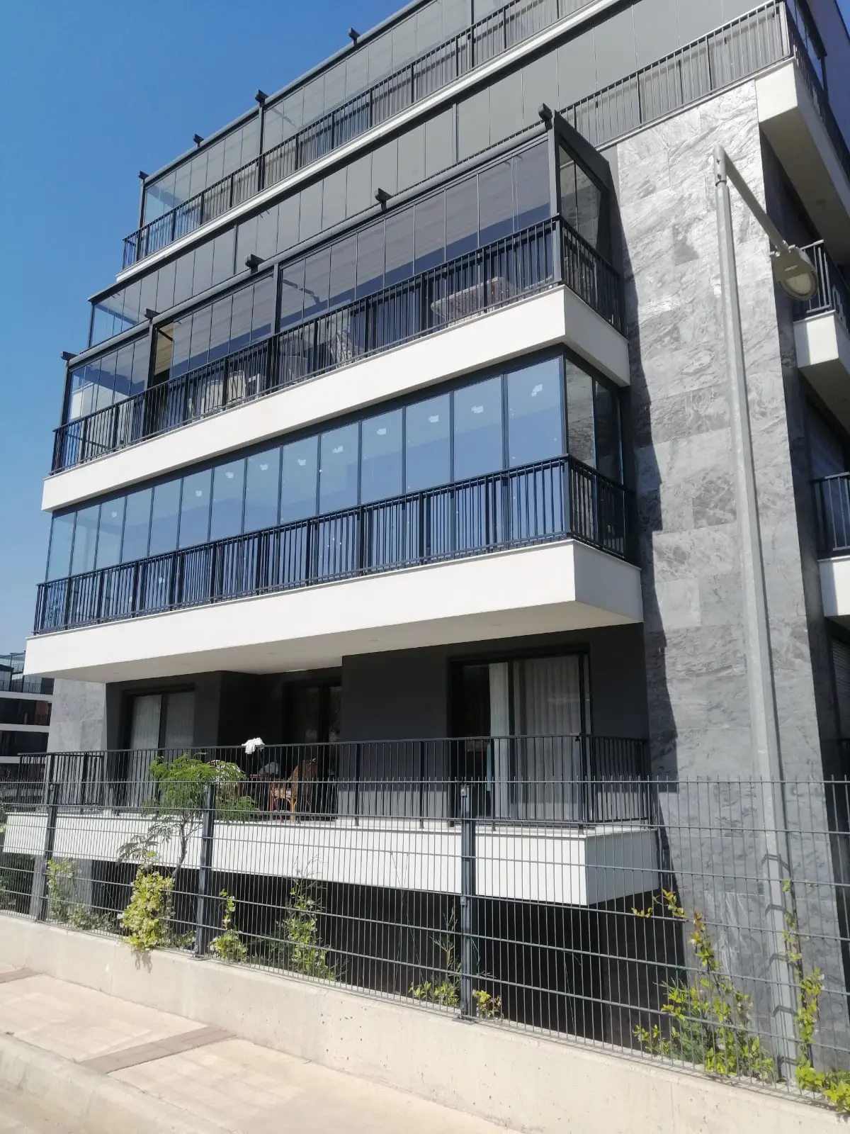 HEAT INSULATED FOLDING WINDOW SYSTEM