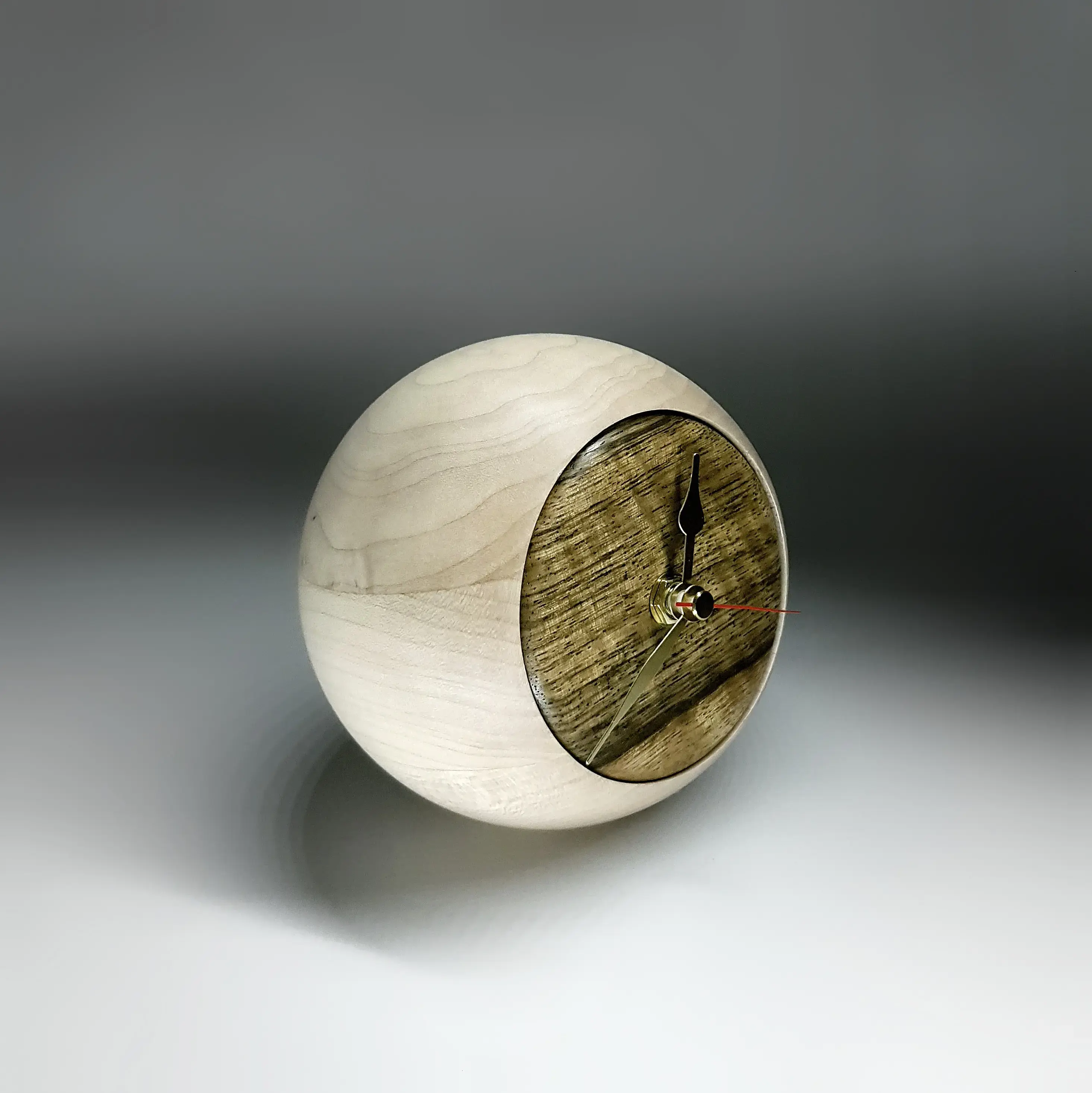 CL/C sphere desk clock