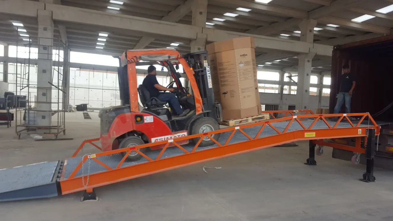 MOBILE LOADING RAMP 