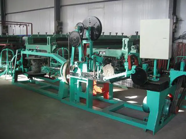 Barbed wire machine