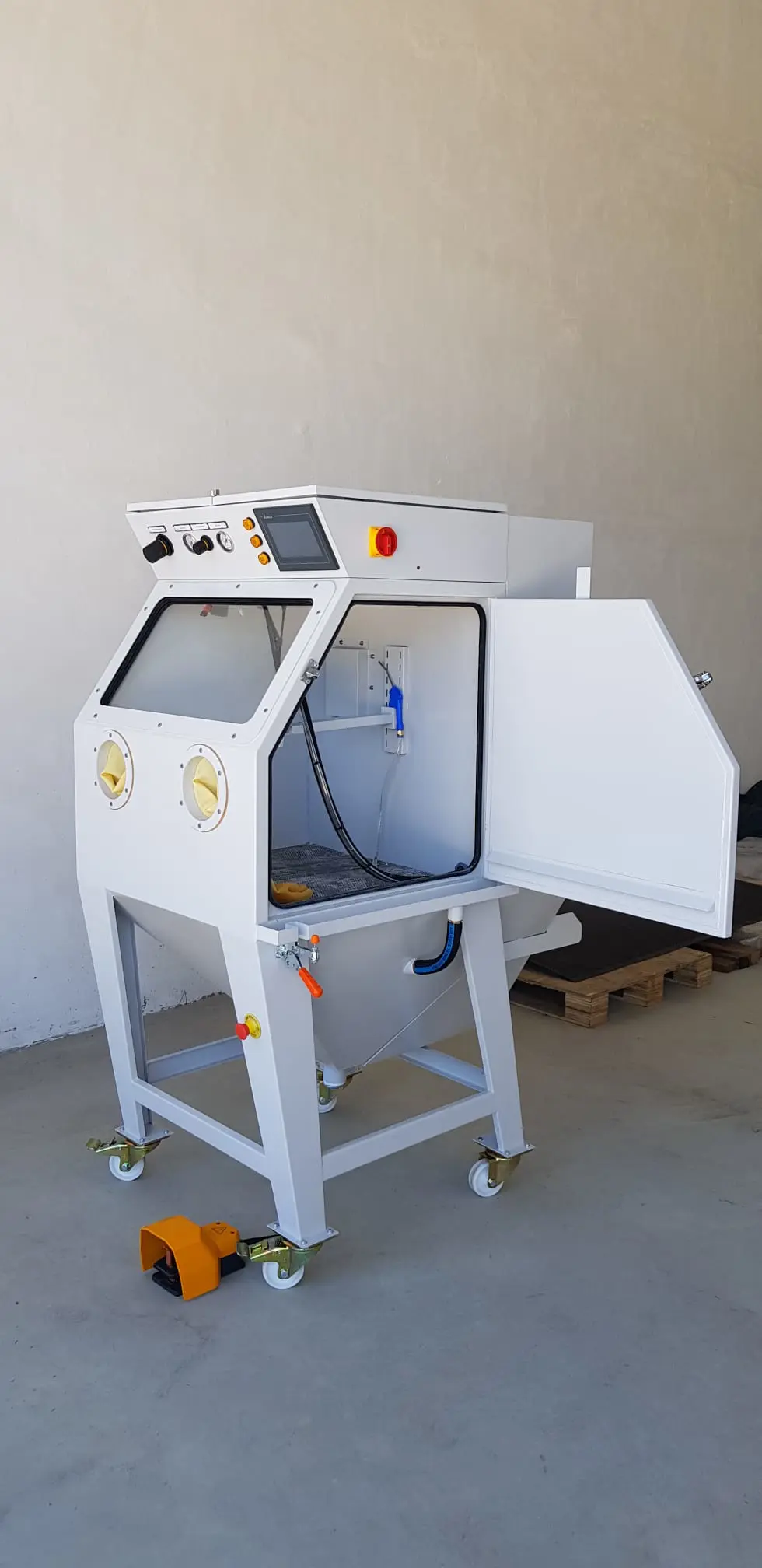 Compact Manual Vapor Sandblasting Machine