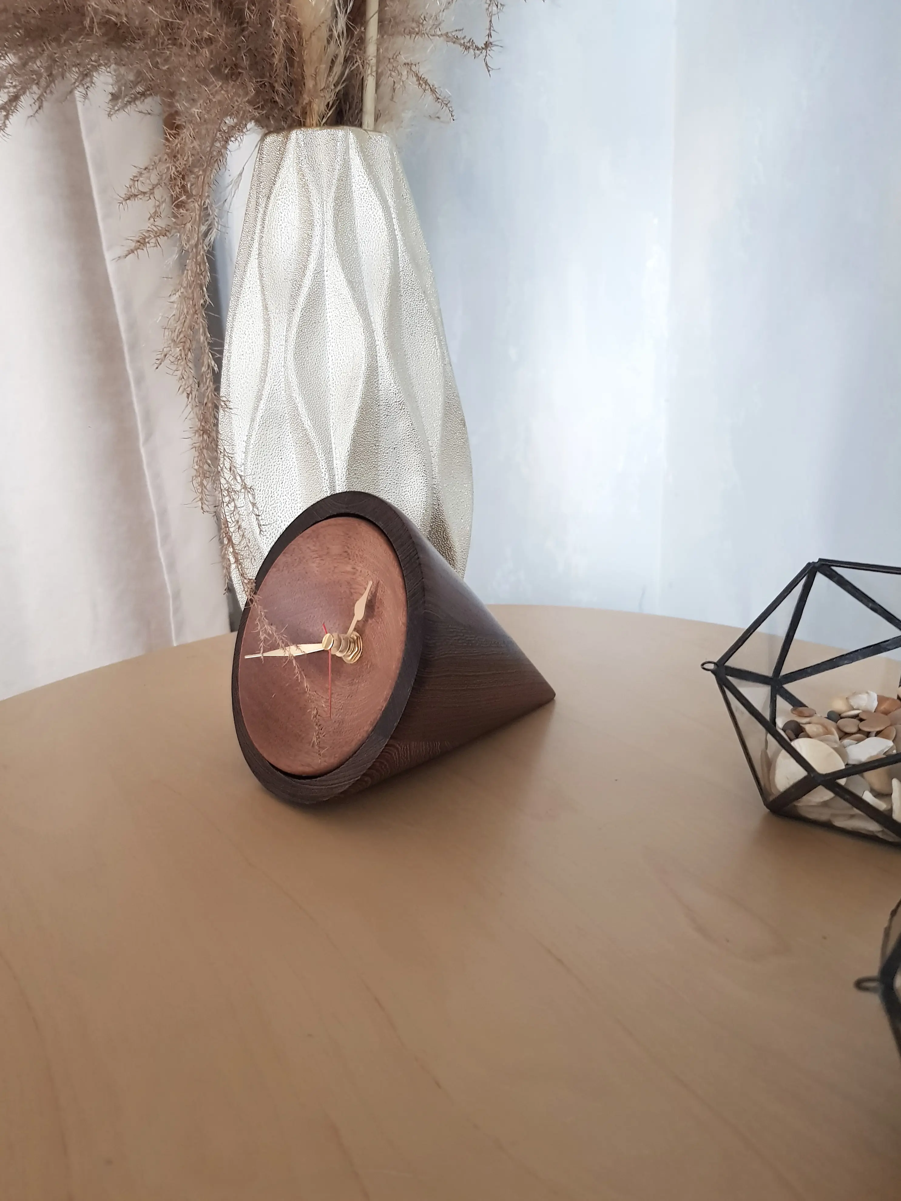 Reloj de escritorio Cono B