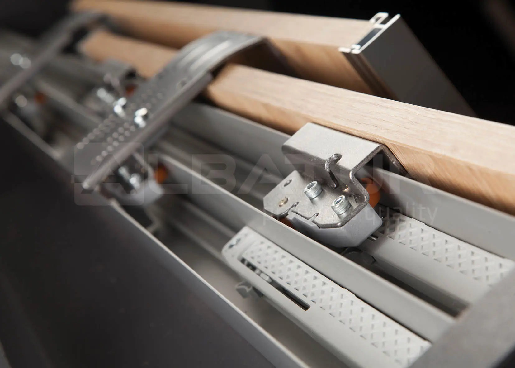 ADJUSTABLE SLIDING WARDROBE SYSTEM
