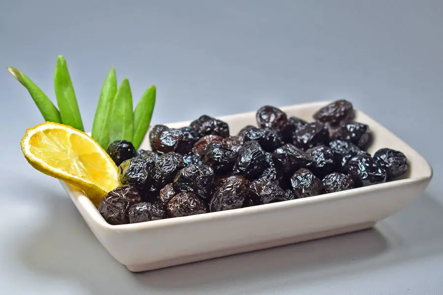 Aceituna negra baja en sal, tipo salina seca